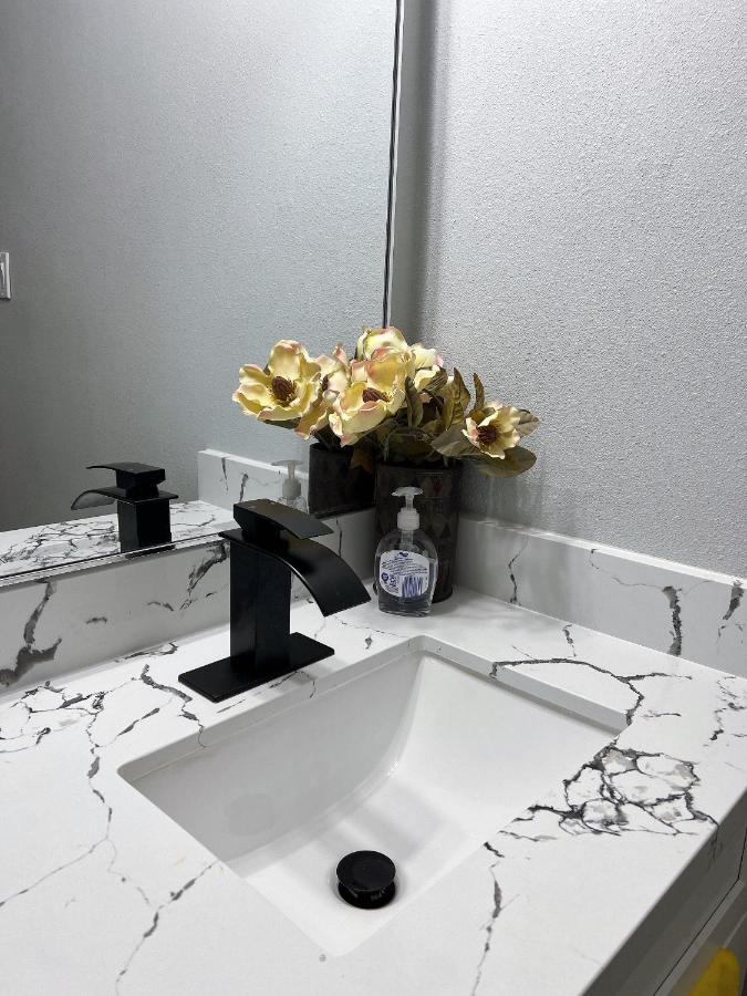 77072 New Remodeled Cute Townhome Sw Х'юстон Екстер'єр фото